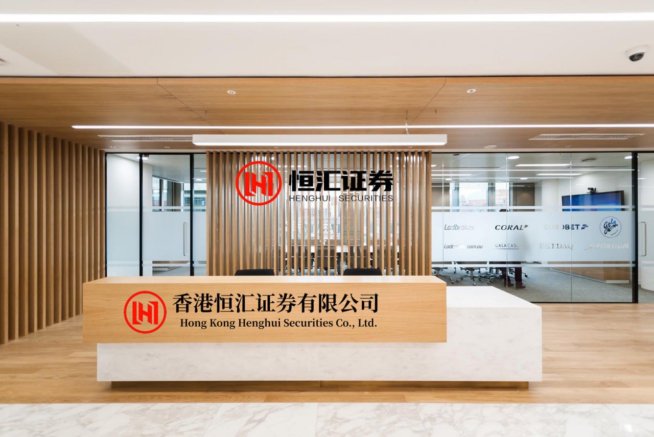 银铺子配资 中际旭创、新易盛、网传Oracle主供商现身光博会 16T样品集中亮相 也有从业者担心AI泡沫